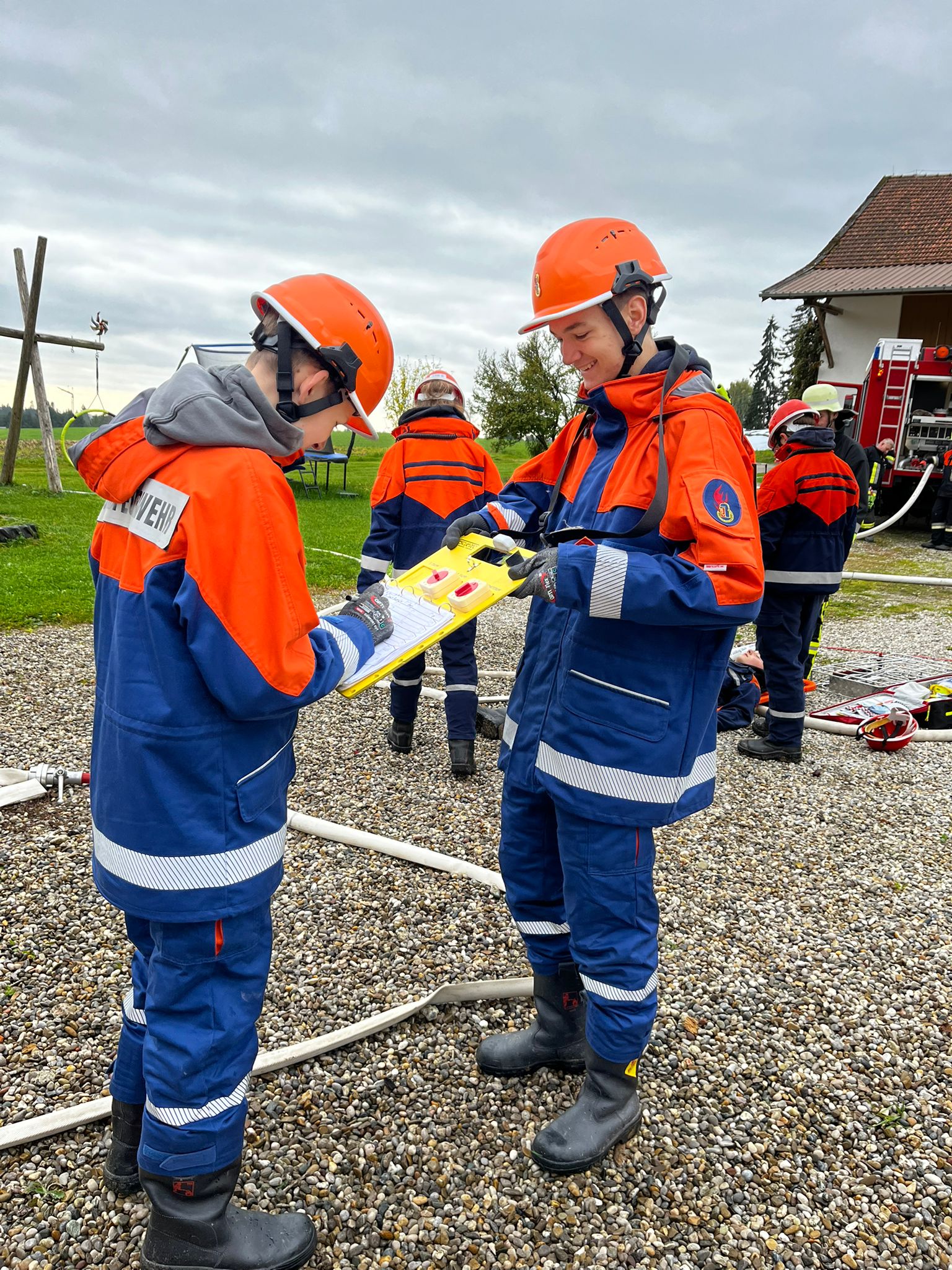 Mehr über den Artikel erfahren Gemeinschaftsübung der Jugendfeuerwehren Taufkirchen und Sulding